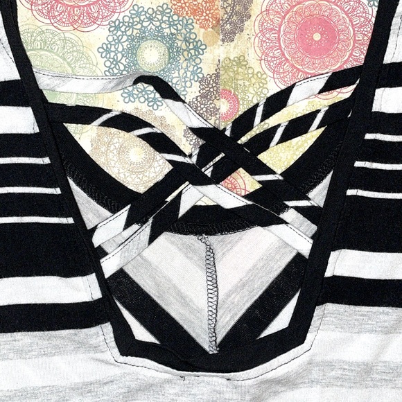 Cable & Gauge Petite Striped, Strappy Back Shortsleeved Top - Picture 6 of 9